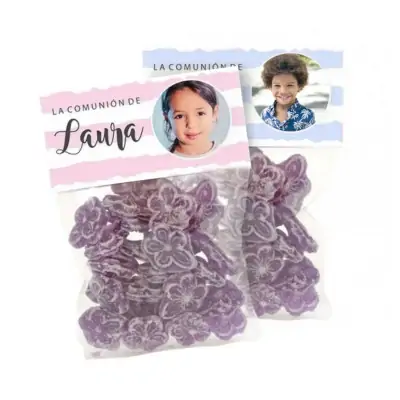 Caramelos violetas en bolsita personalizada comunión