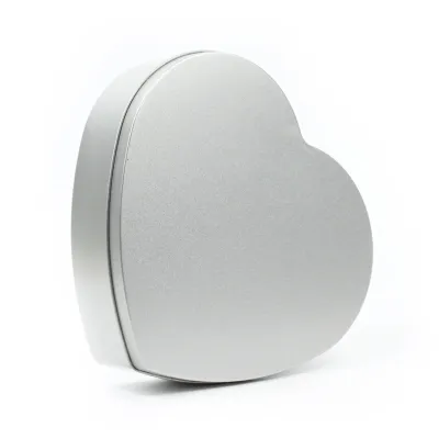 Lata con Forma de Corazón con Tarjeta Personalizada exterior