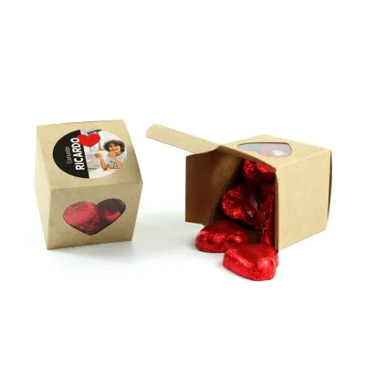 Corazones de Chocolate en Cajita Cubo Corazón para Comunión kraft abierta