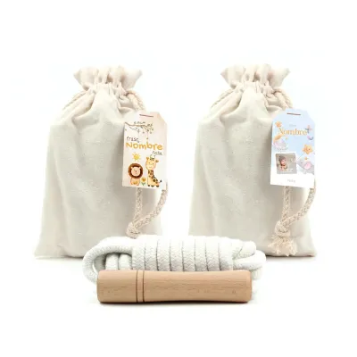 Comba de Algodón y Madera en Bolsita Personalizada para Bautizo