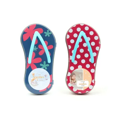 Mini chancleta Metálica con Violetas para Detalle de Bautizo frontal