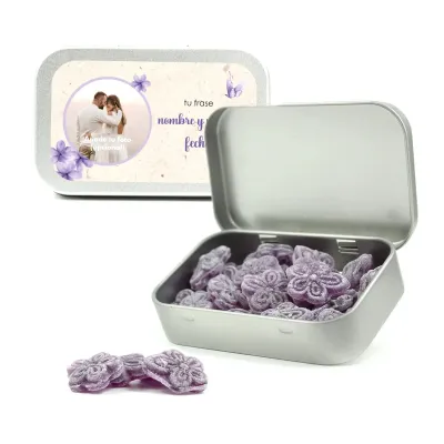 Caramelos Violetas en Cajita Metálica Rectangular Personalizada para Detalle de Boda